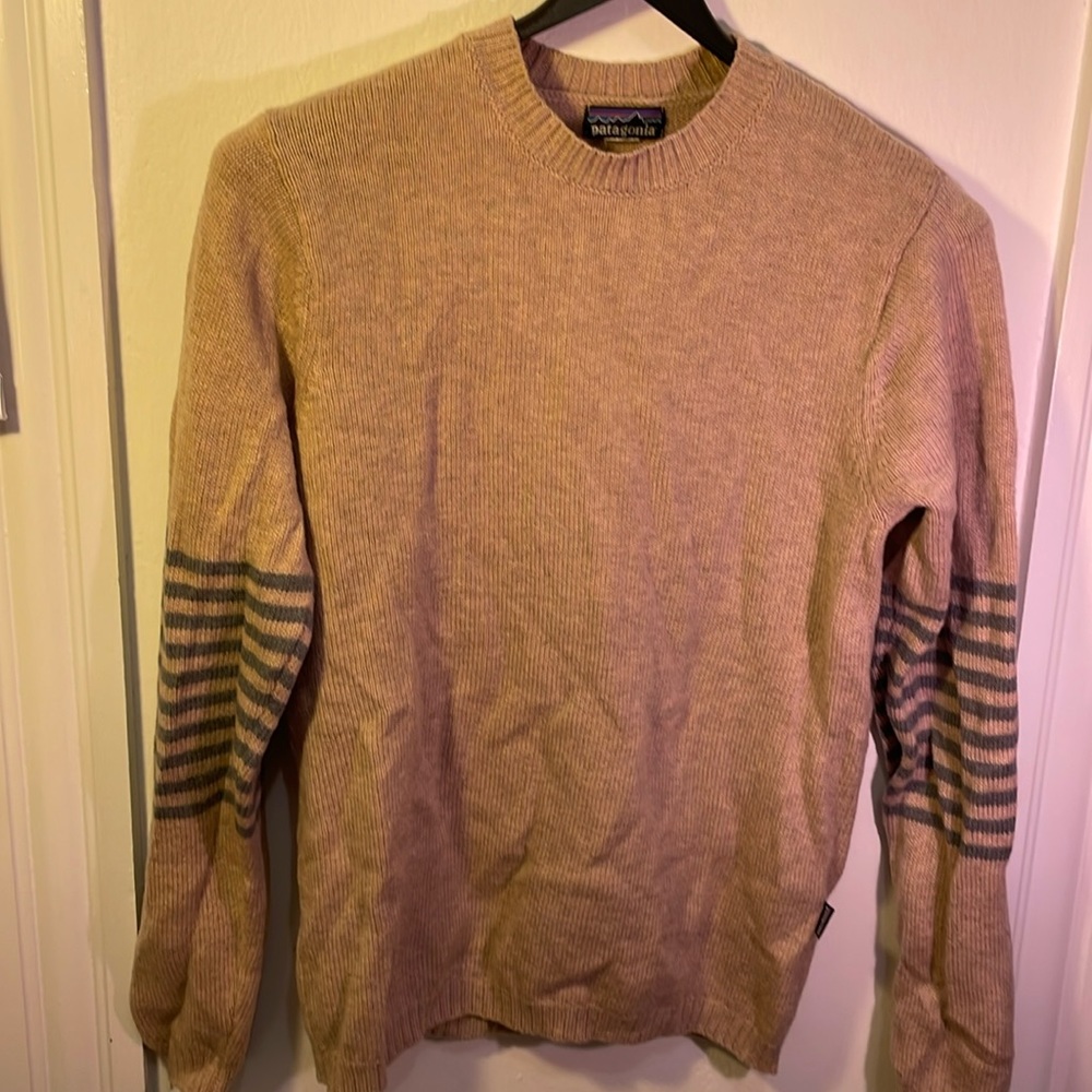 Patagonia sweater with striped sleeves M